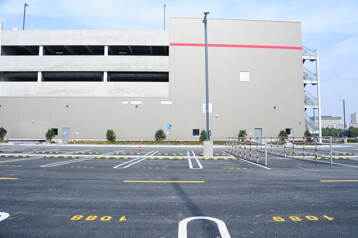 用C＋＋实现：输入一个正整数数组输出由数组里面所有数字组成的最大正整数如｛423｝得432。输入描述：数组长度顺序输入数组的各正整数值输出描述：正整数示例1输入4 6 4 5 1输出6541