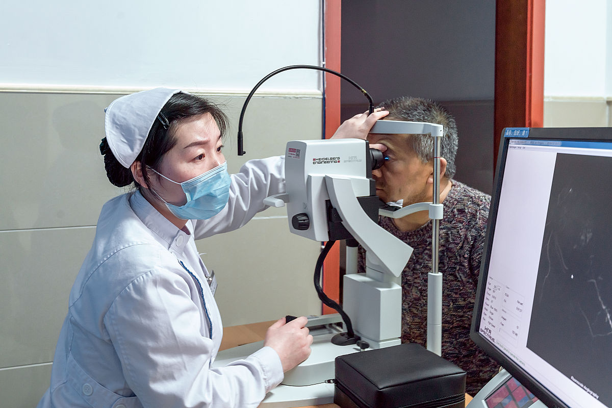 青年白内障医生培养计划：全方位培训，打造专业专家