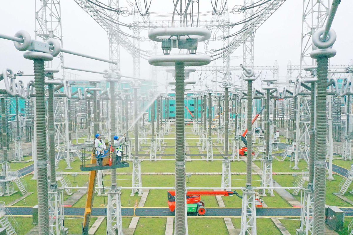 写一篇关于HXD3D型电力机车机械部分及常见故障分析的论文