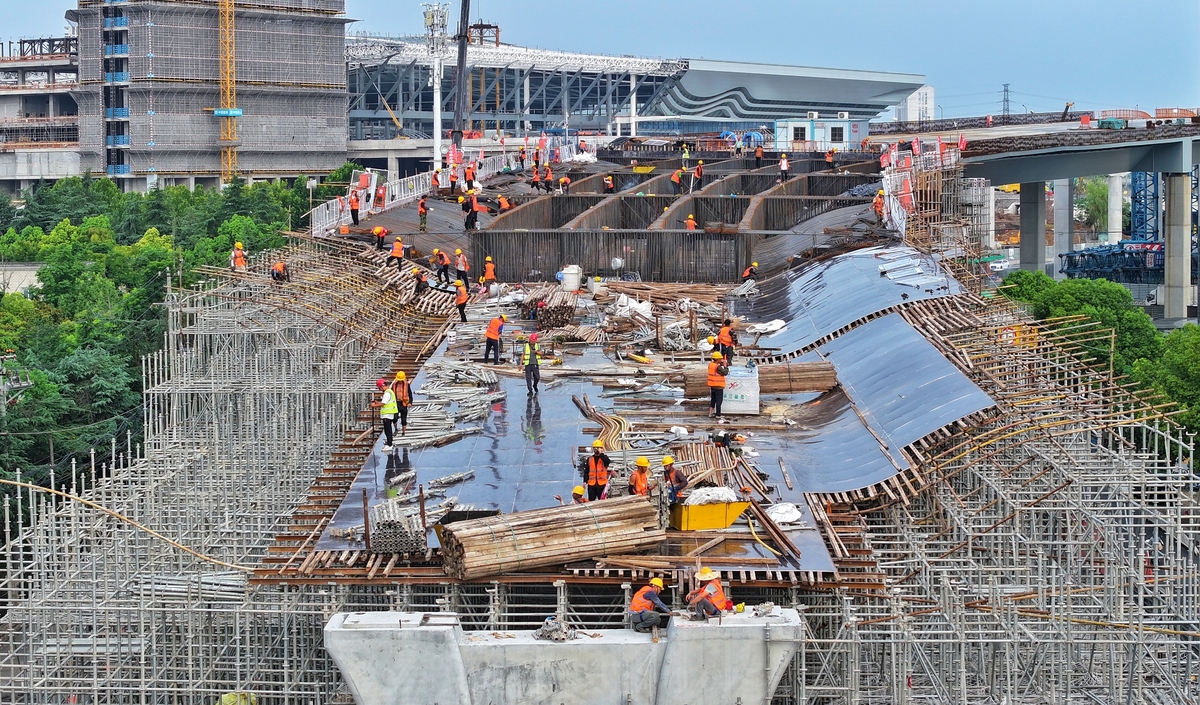 北京南站地下结构预应力混凝土梁全寿命周期监测技术研究