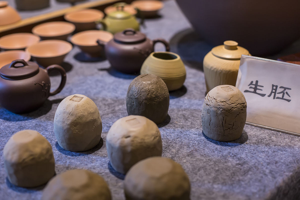 2019年6月11日,山东滨州,制作好的生胚,需要晾晒几天才能进行烧制.