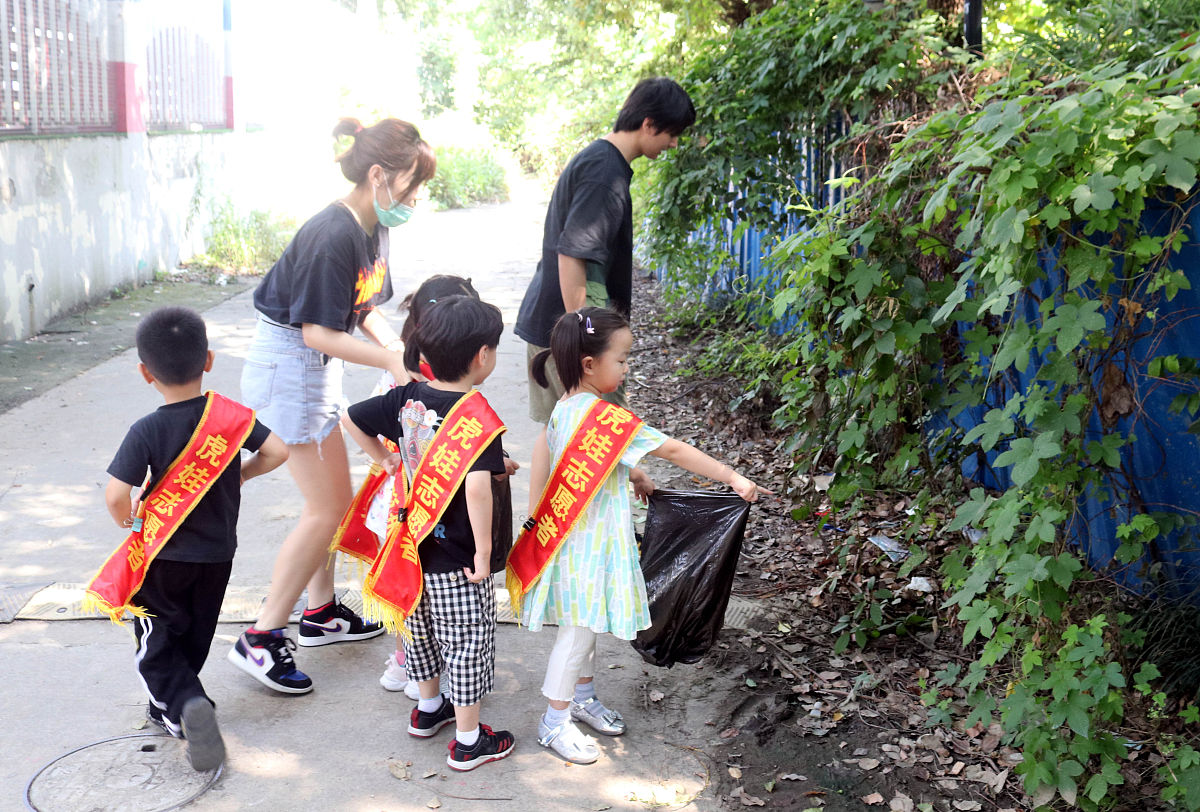 清洁校园 美化环境：记一次难忘的校园环保主题活动