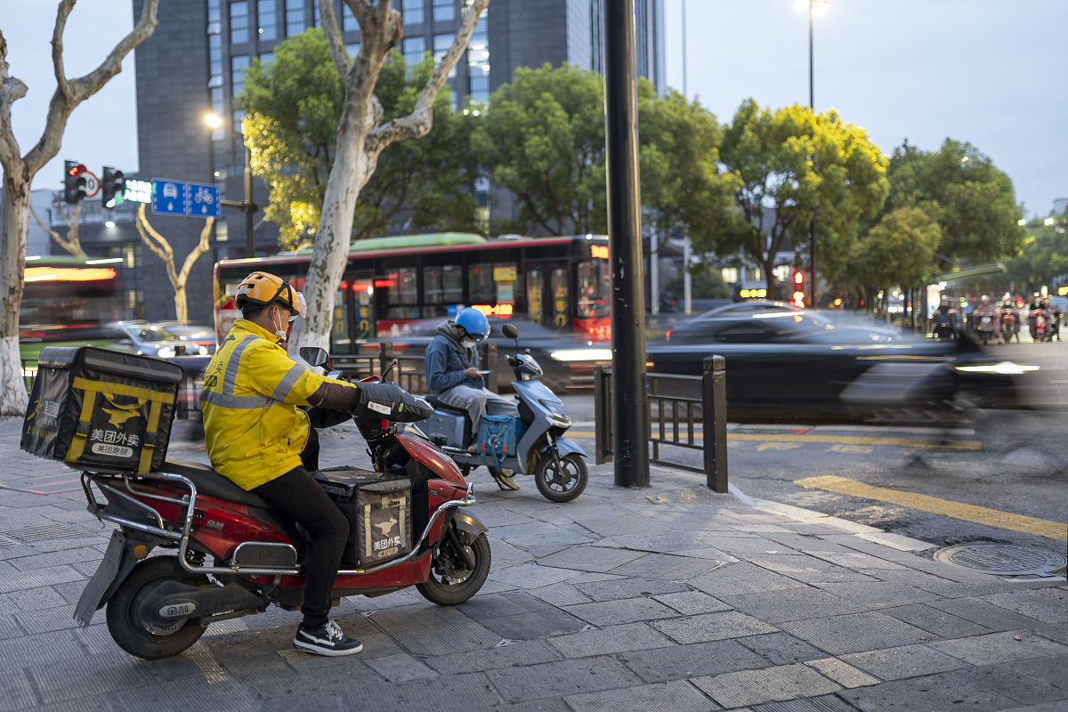 把下边关于定时的代码删掉import requestsimport datetimeimport timeimport concurrentfutures# 设置请求的 URL 和请求体url = httpspromotionwaimaimeituancomlotterylimitcouponcomponentfetchcouponcouponReferId=5865AE2DF47846FC8C2