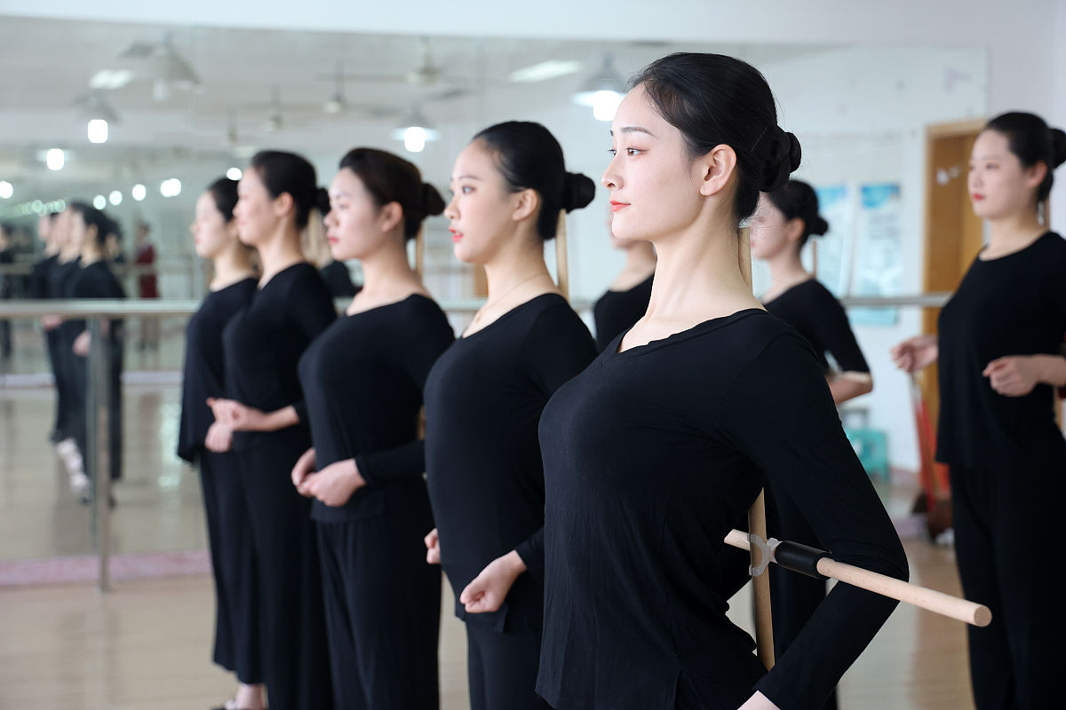 空乘学生形体训练：芭蕾舞、瑜伽、普拉提的优势