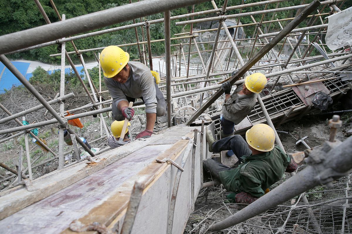成都铁路运输学校分享：铁路工作的工资问题有哪些