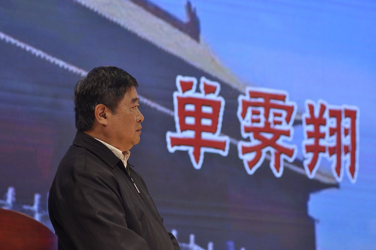 叙述当代大学生认为爱国主义需要理性思考这一观点