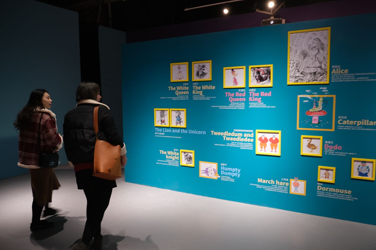 我想让你做一名科研工作者。你将撰写科研项目的申请书你将选择高校优秀校园网络文化作品生产引导机制研究作为申报课题的指南你可以结合艺术设计专业、数字艺术作品等内容拟一些该课题的题目