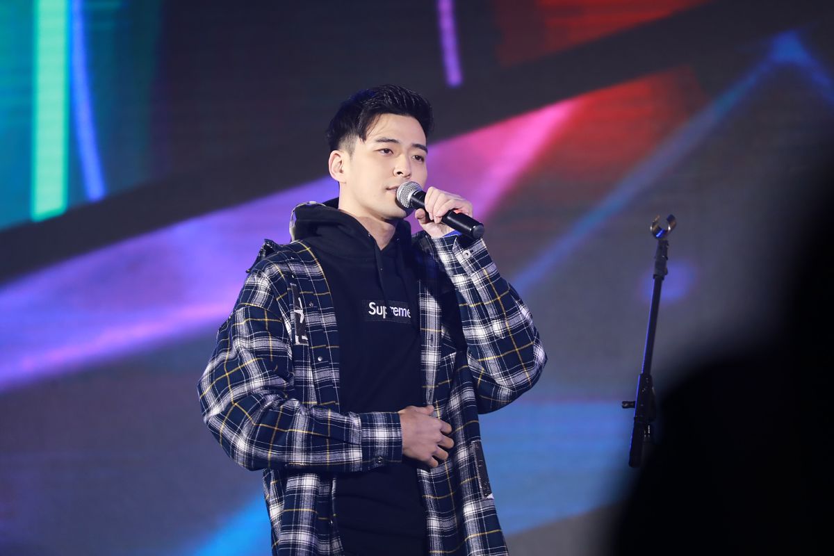 2020年12月24日,上海,明星现身ms上汽r汽车迎新演唱会 .james
