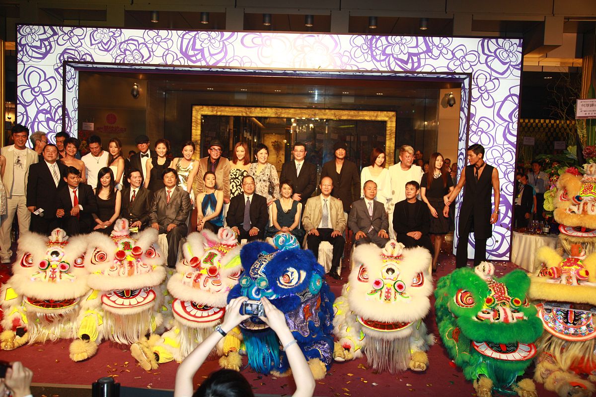 酒店开业啦！领导大大，我们给您比心！