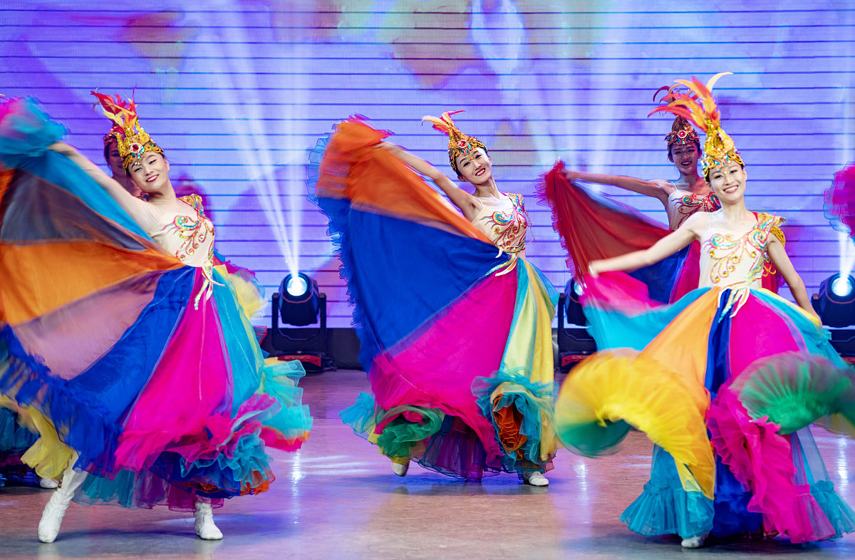 以舞蹈《盅碗舞》为例分析蒙古族艺术风格 3000字