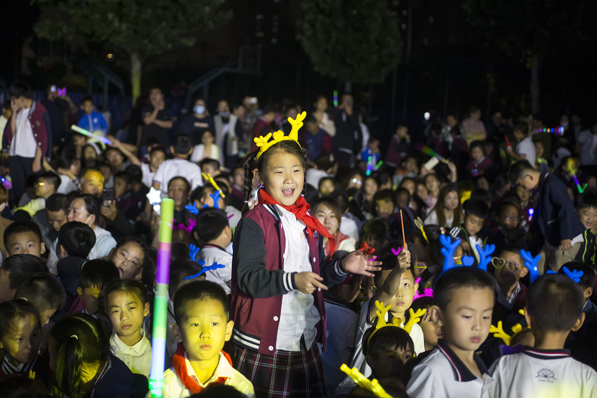 2021年5月31日,山东滨州莲华学园在"六一"节前夕举办了别开生面的首届