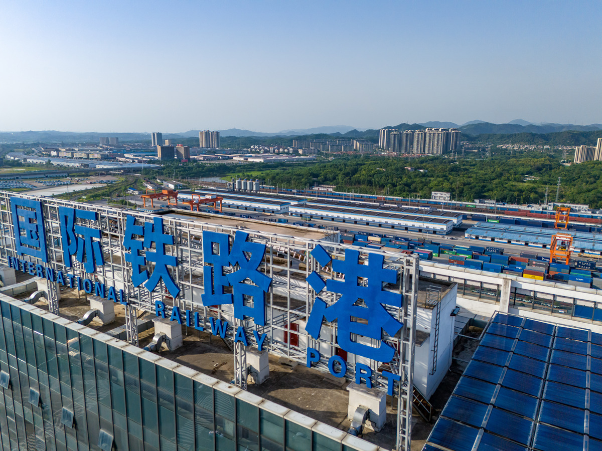 湖南电子科技职业学院有高铁乘务专业吗？