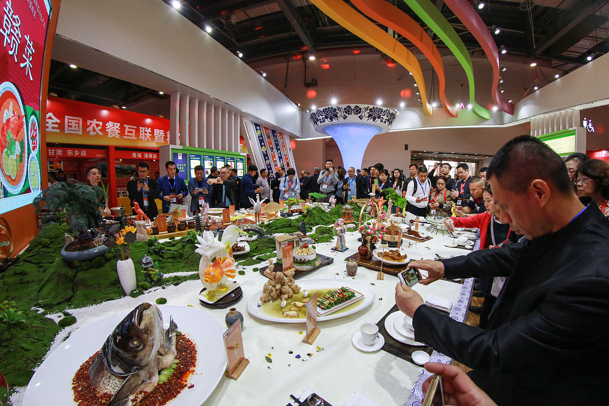 江西南昌旅游攻略：美食、住宿、交通全方位指南