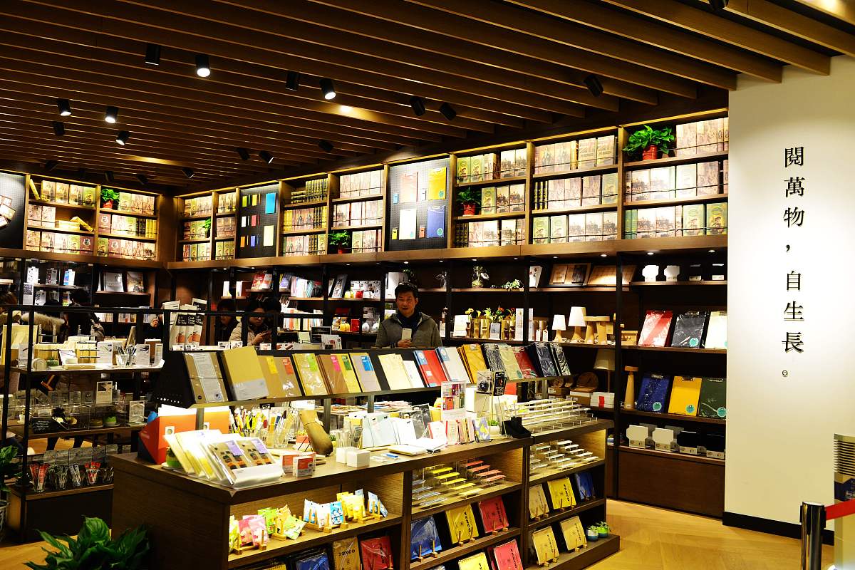 2016年12月28日,江苏南京,世界最美书店g-takaya书店一角.