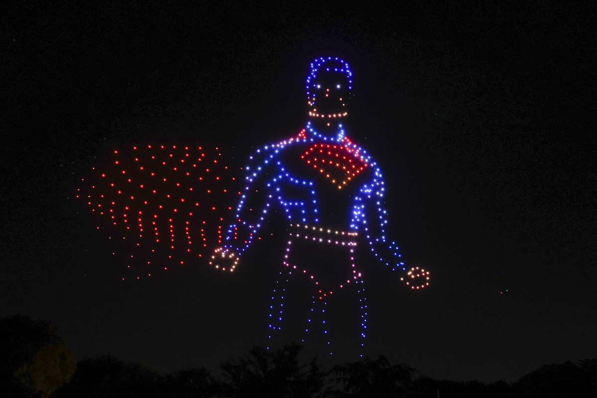 无人机投影项目：革新舞台艺术，点亮创意未来