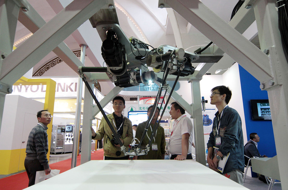 请用一句话概括一下控制理论的内容然后再给出一个进一步的阐述。