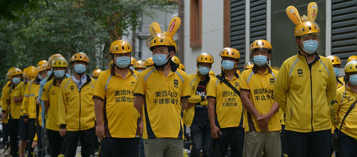 把下面内容进行改写洗稿美团表示这并非近期出台的限制而是长期有类似规定主要出于对骑手的安全考虑。美团还称入职年龄并未调整只要符合年龄要求就可以继续从事配送服务。