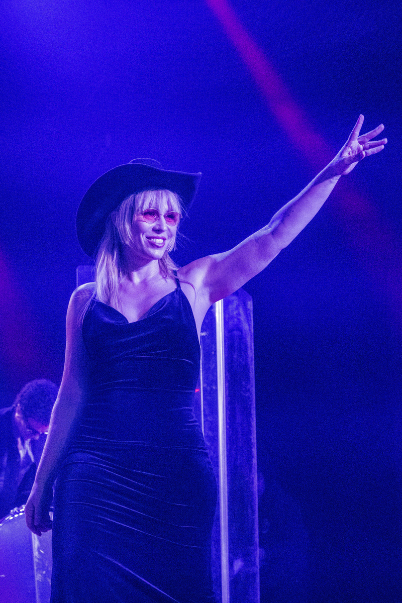 Taylor Swift: A Beloved Idol - Explore Her Music, Achievements, and Philanthropy