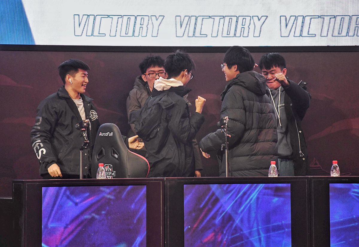 史上最强英雄联盟职业选手阵容：Faker、Clearlove、Uzi、Imp、Mata