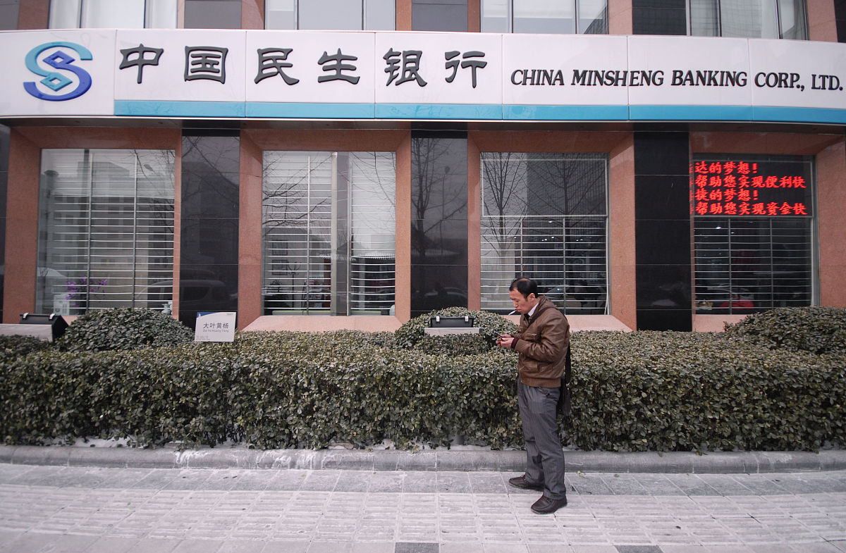 你现在的身份是论文作者请撰写内容：邮政银行西安分行的业务以趸交保险为主2022年该银行趸交保险占据比例为83期交占据17请对该段内容进行整理