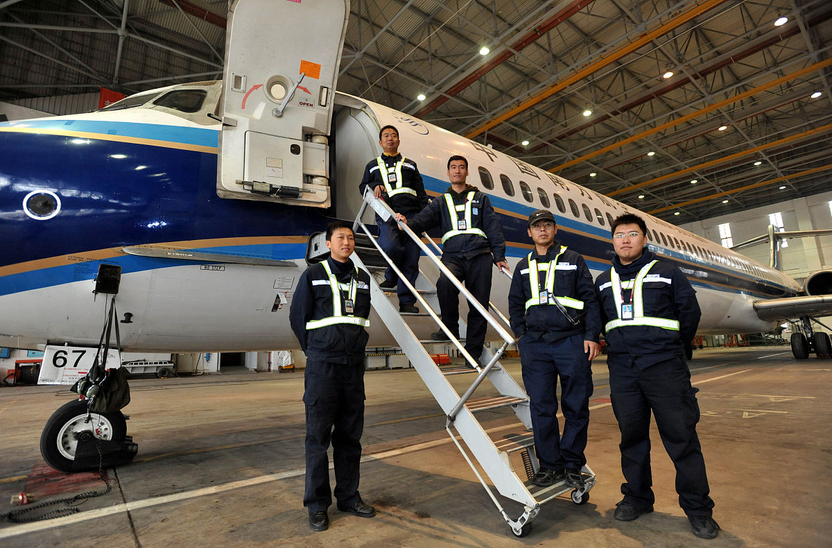 贵阳市初中毕业读飞机维修专业：就业前景、难度和投入回报分析