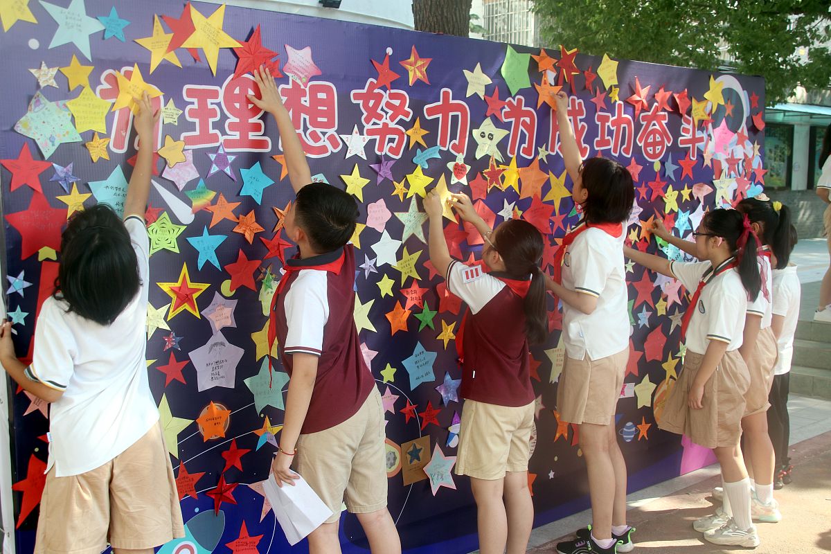 新生入学开启人生新篇章，校园为他们准备了丰富迎新活动