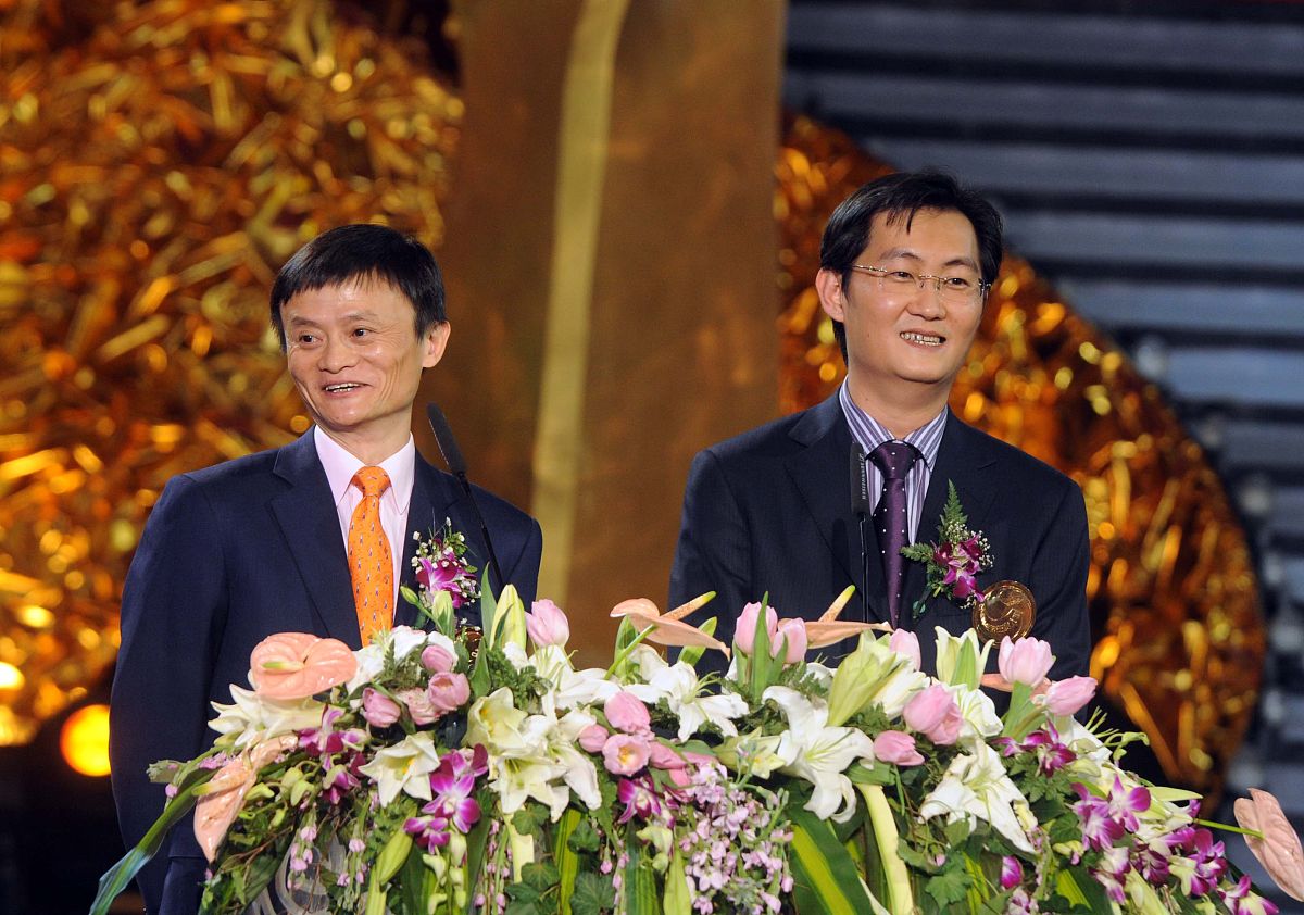 2009年12月23日,2009cctv中国经济年度人物评选颁奖在京举行.马云,马