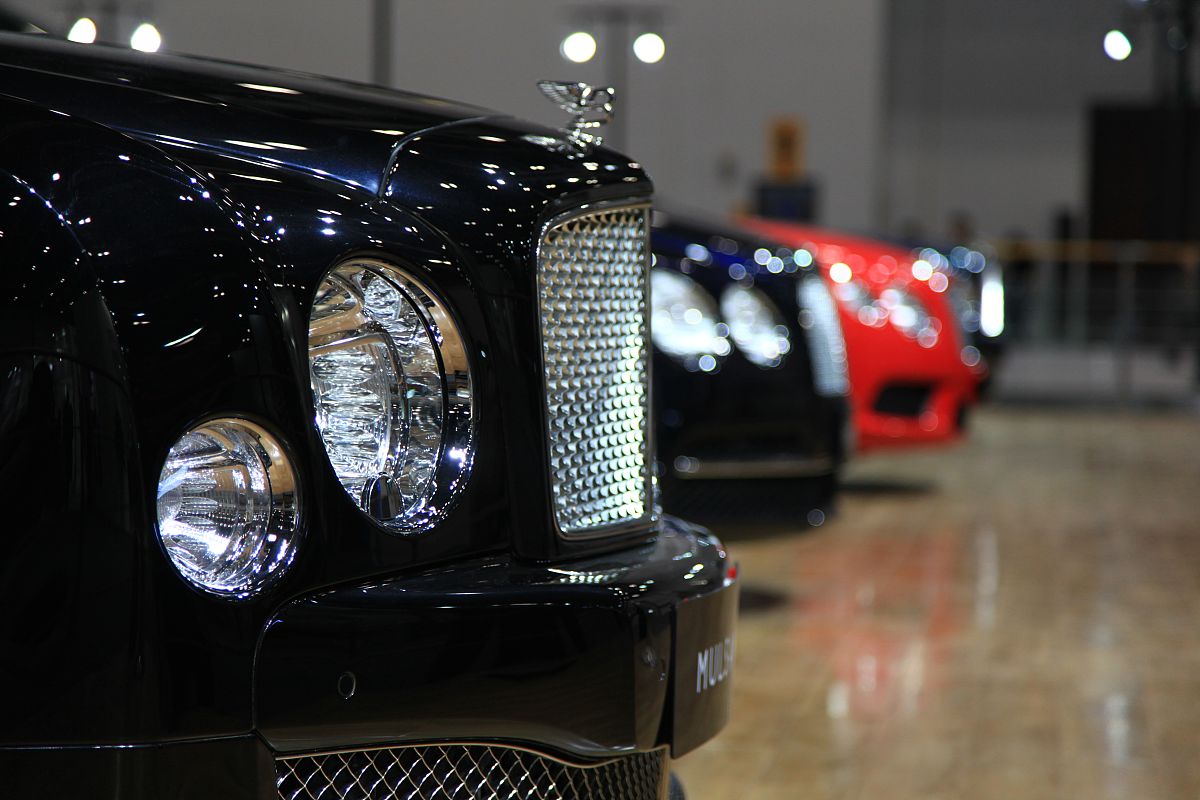 宾利双喜携88周年限量版亮相广州车展，致敬经典，传承传奇