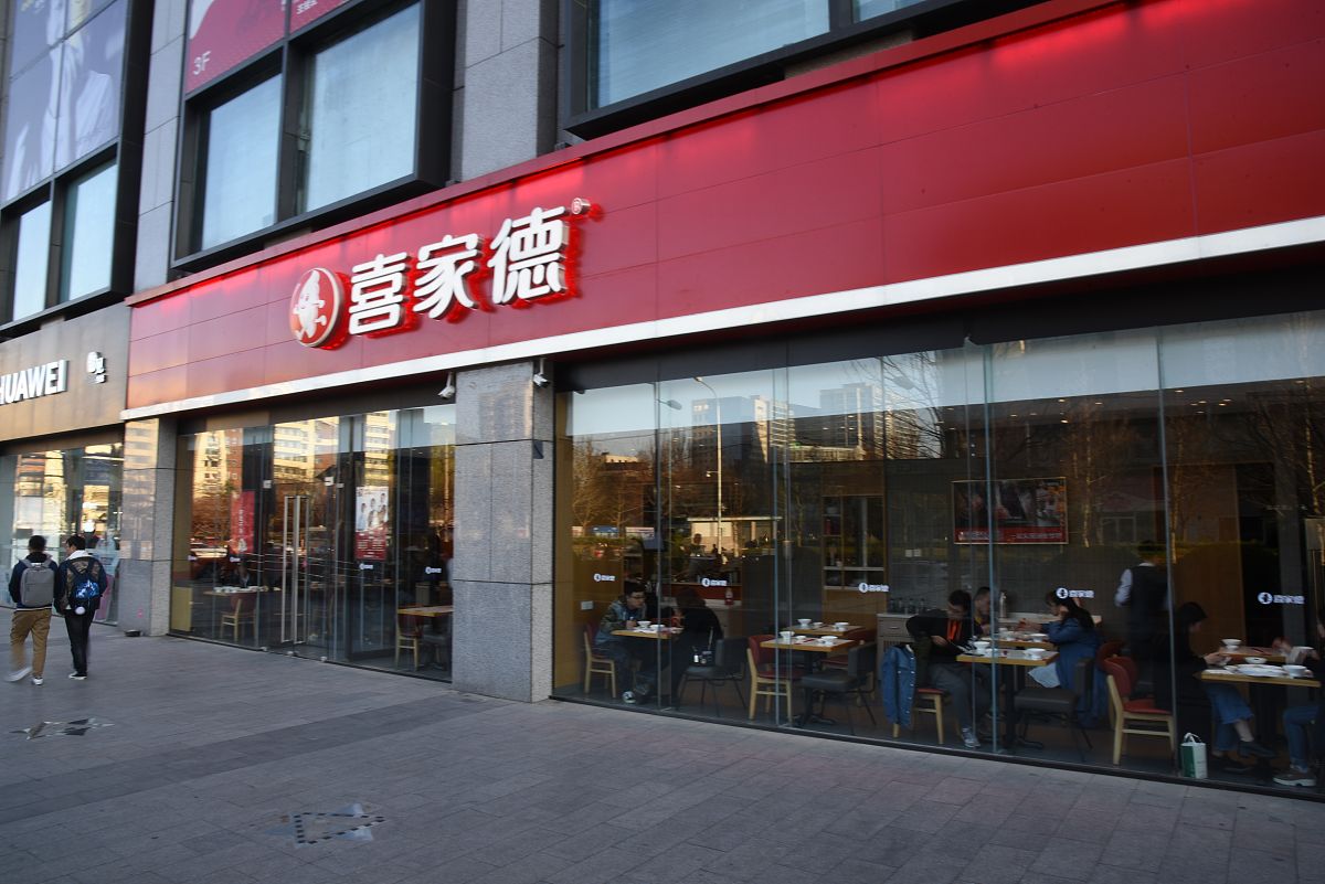 以【加盟冒菜哪家好吃】为题写一篇500字文章其实包含帽牌货冒菜三顾冒菜蜀一蜀二冒菜然后用平等的看法去分析哪个冒菜好吃