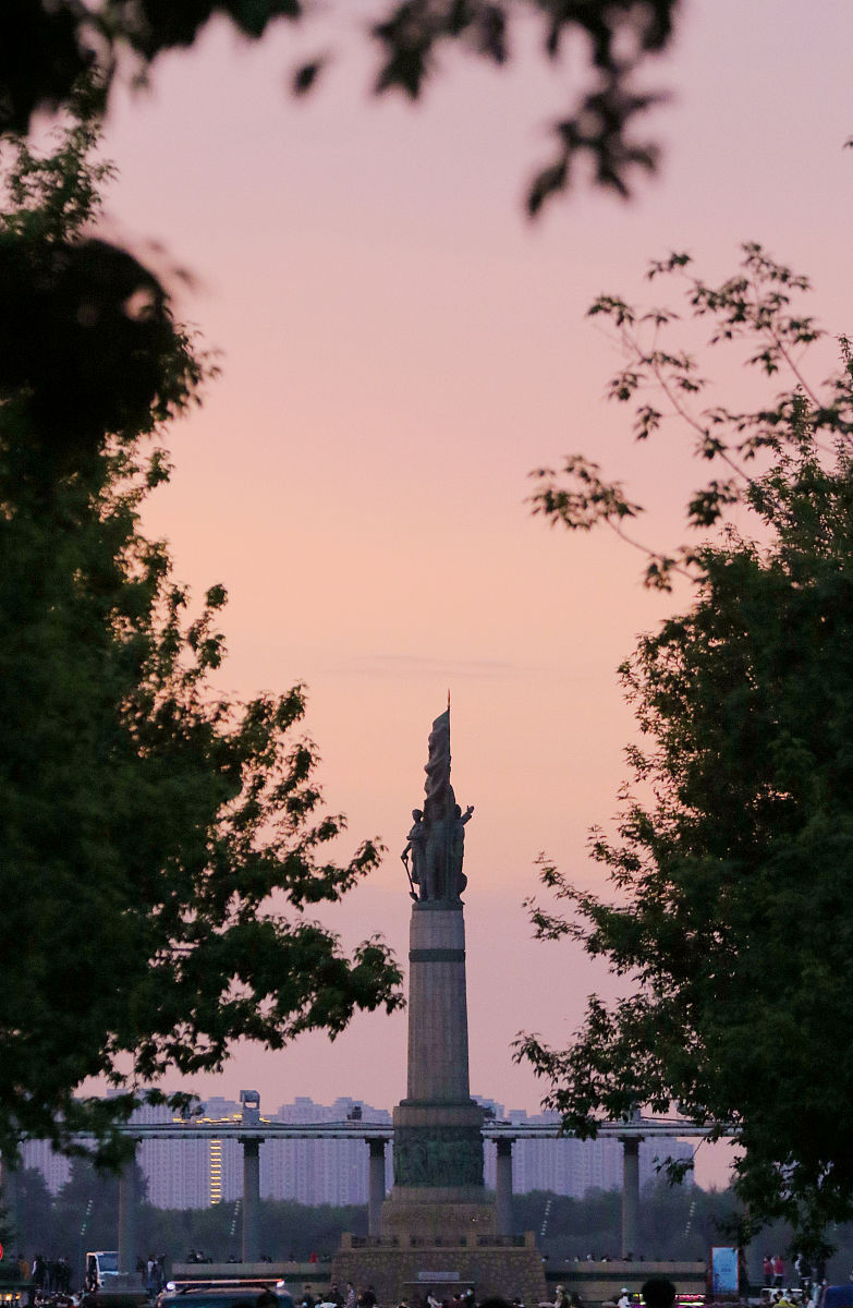 哈尔滨防洪纪念塔：追忆历史，感悟精神