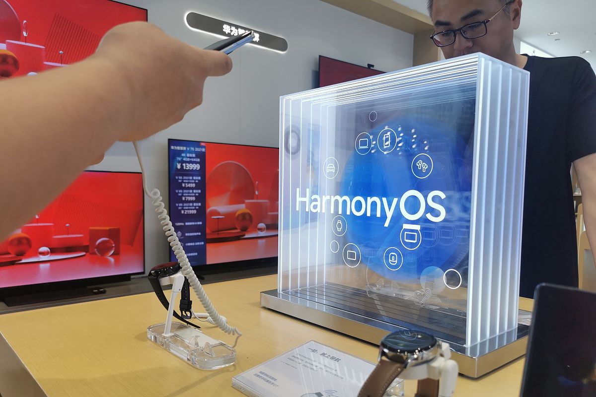 据报道华为的鸿蒙操作系统采用了微内核设计。请问 操作系统采用微内核设计的主要优点和缺点分别是什么