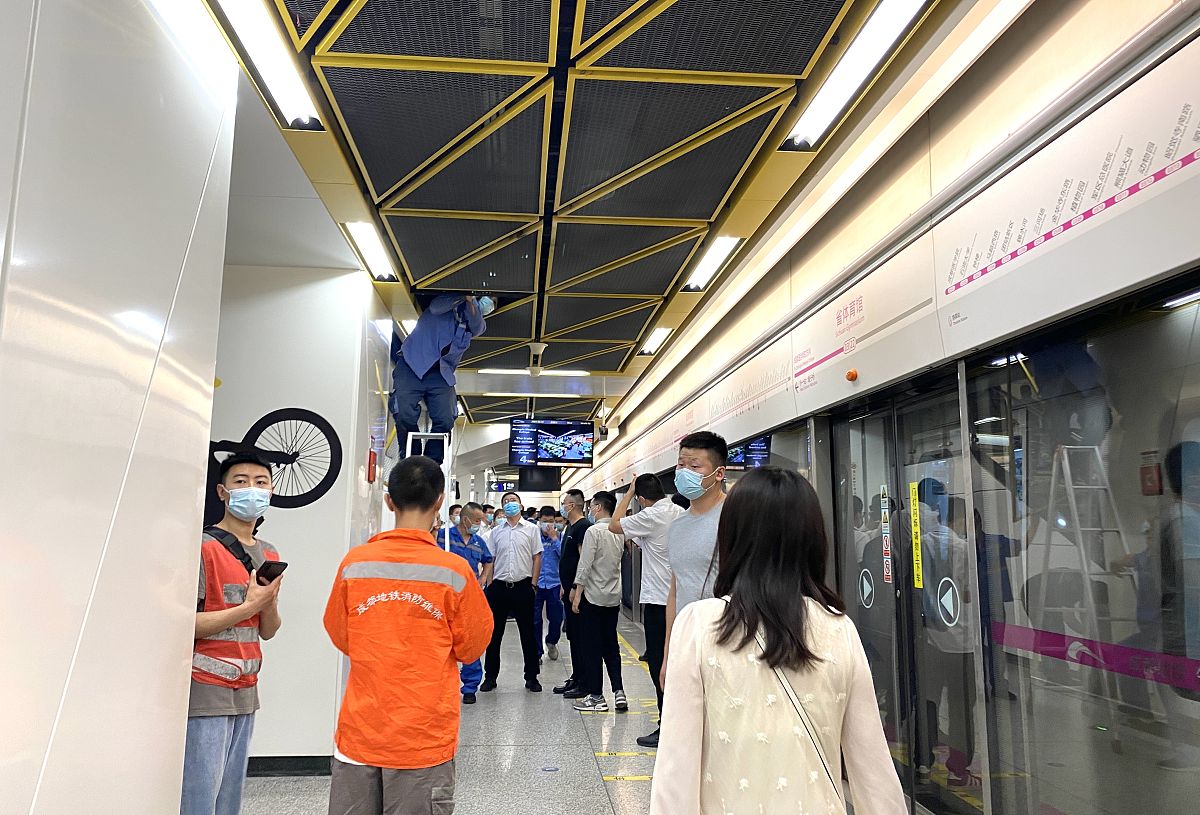 消防新规关于高层住宅楼梯楼梯间电梯前室公共区域内不具备自然排烟条件的有哪