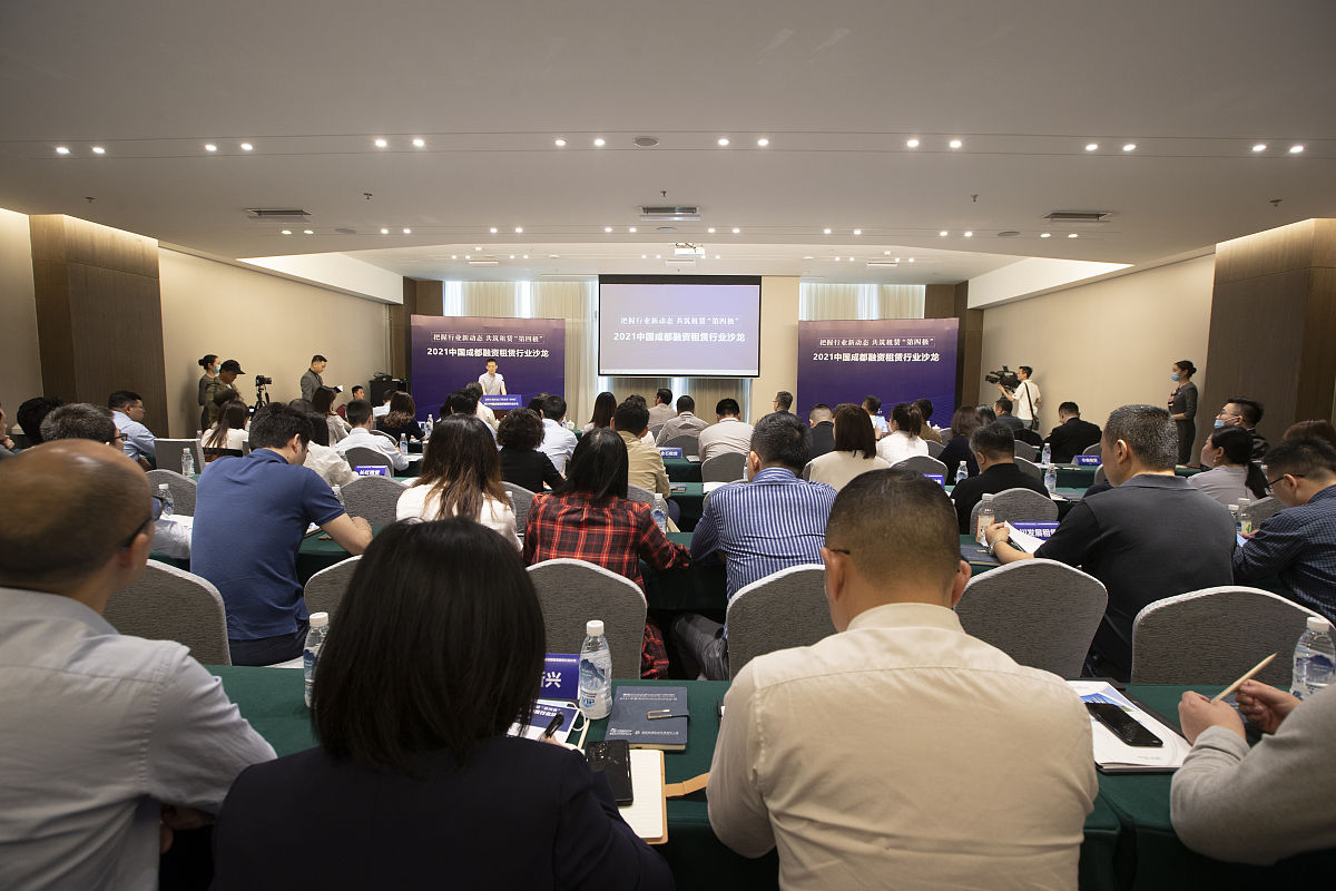 女士们先生们我是Mindray的Dora负责全球临床应用和学术部门。感谢大家参加急诊超声的交流会。很高兴能够在这里见到大家。今天的聚会为我们提供了一个非常好的机会讨论急诊超声的未来发展和临床应用趋势。促进中欧之间的合作创新。我希望今天的交流会成为中国和欧洲专家之间长期合作的开端。通过共同努力我们可以推动急诊超声的进步再次感谢所有来宾出席今天的活动。我相信我们的讨论和合作将会在急诊超声领域带来突破性