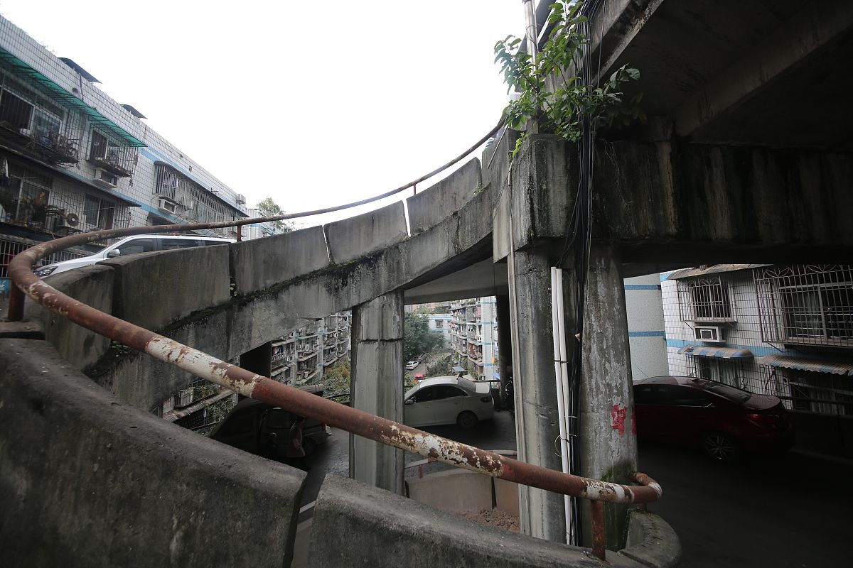 重庆铁路运输技师学院地址：南岸区铜元局街道新兴路2号