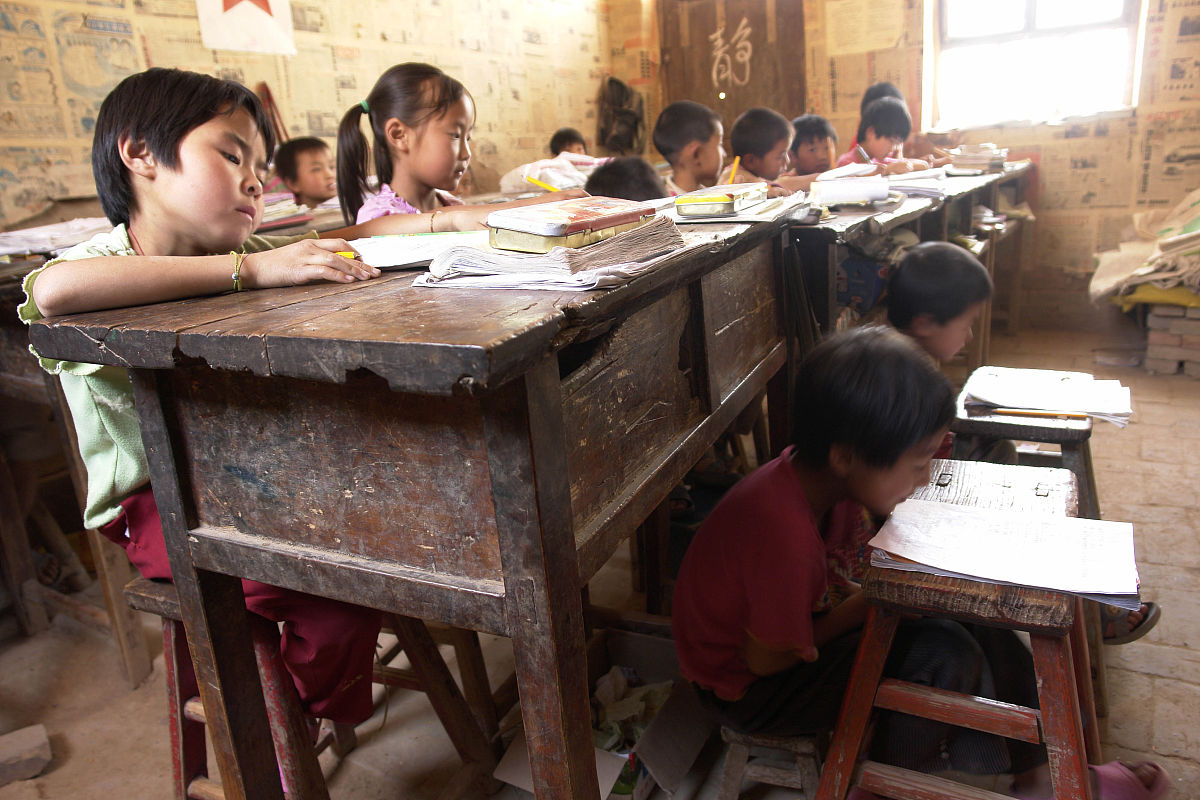 我于1992年02月16日出生在一个农村家庭