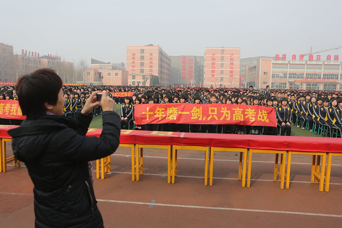 唐河县第一高级中学位置在哪
