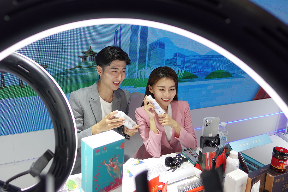 中秋直播带货标题，12字对仗工整