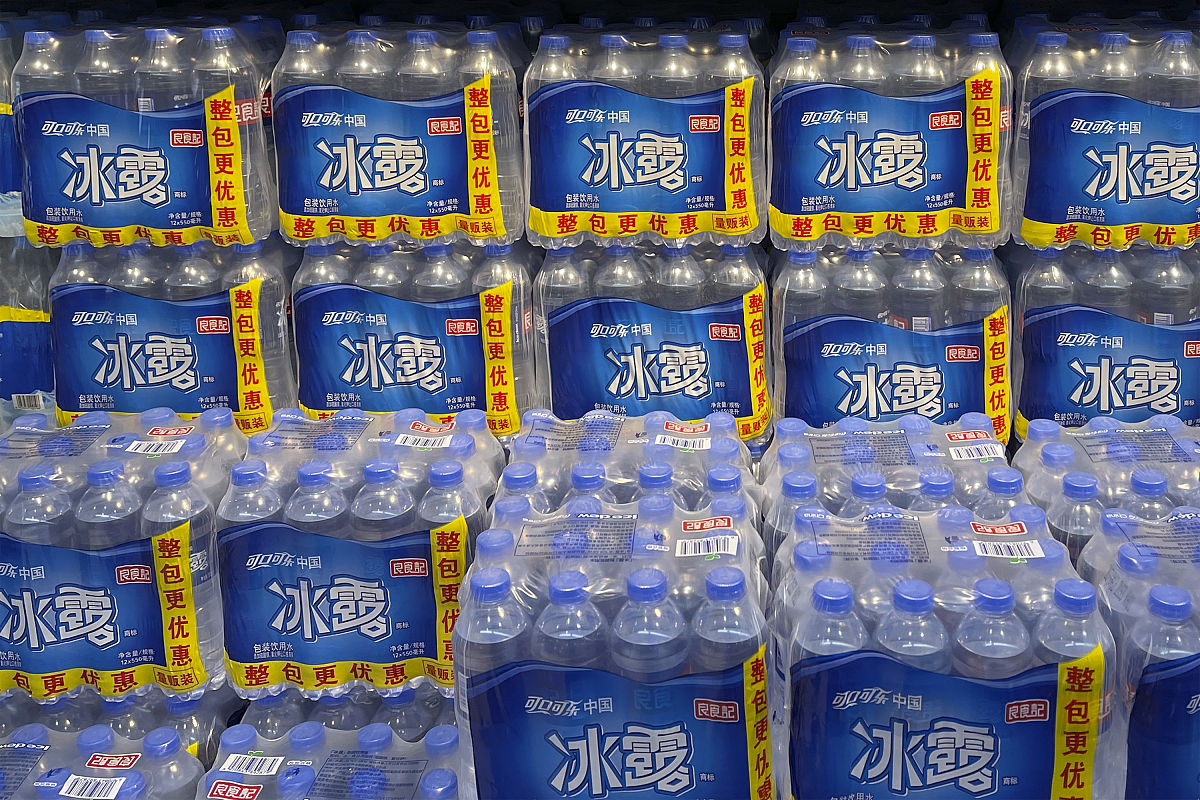 帮我想十个好的酒类饮料商标第33类商标名称总共三个字不能带酒和饮字描述有清凉感只用小学常见字