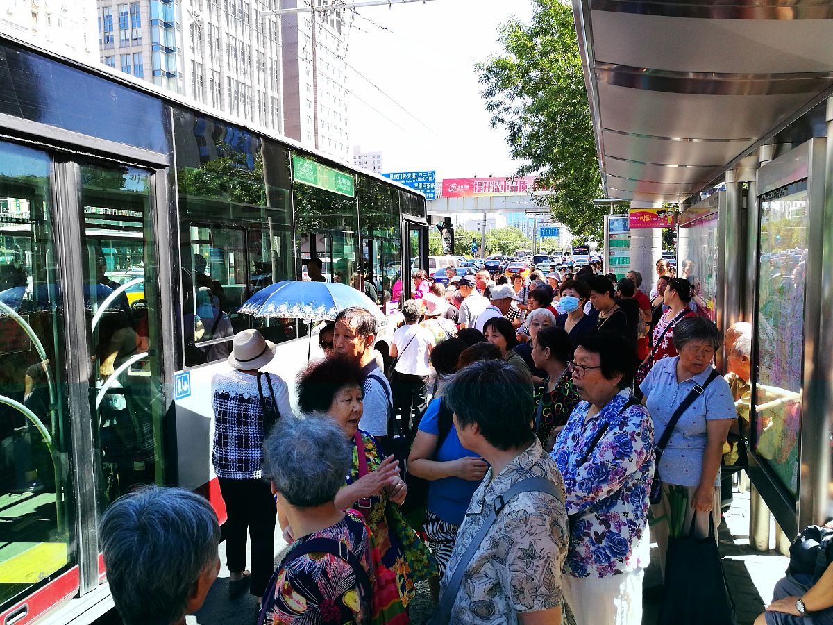2017年9月11日,北京,天意小商品批发市场内人头攒动.