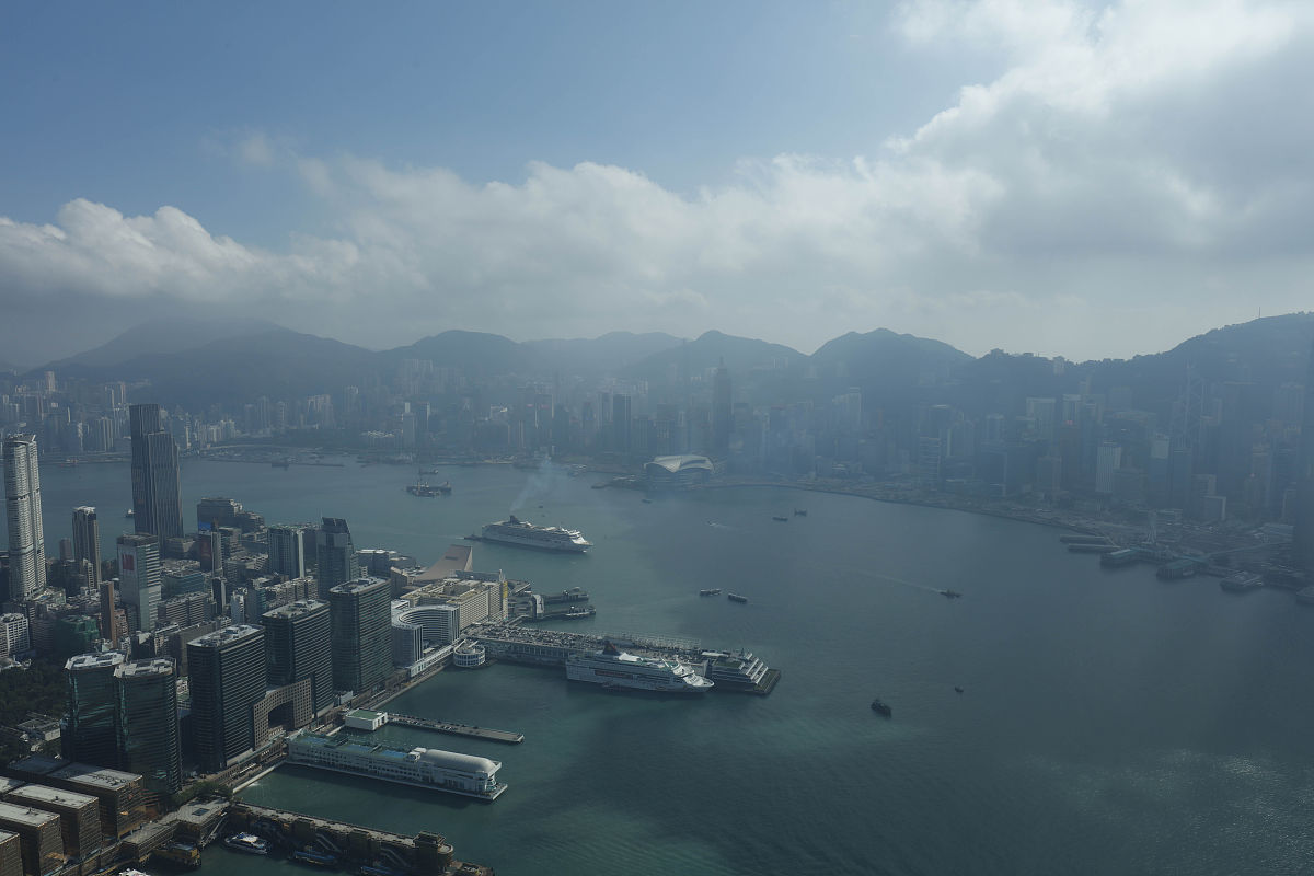 2018年12月2日,香港,从icc高处远望国际金融中心.