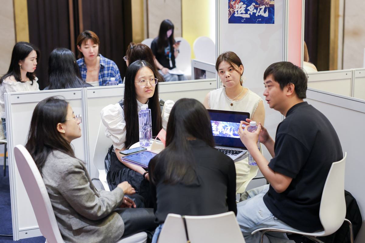 假设你是一名即将步入工作的大学生说一下自己的近期职业目标