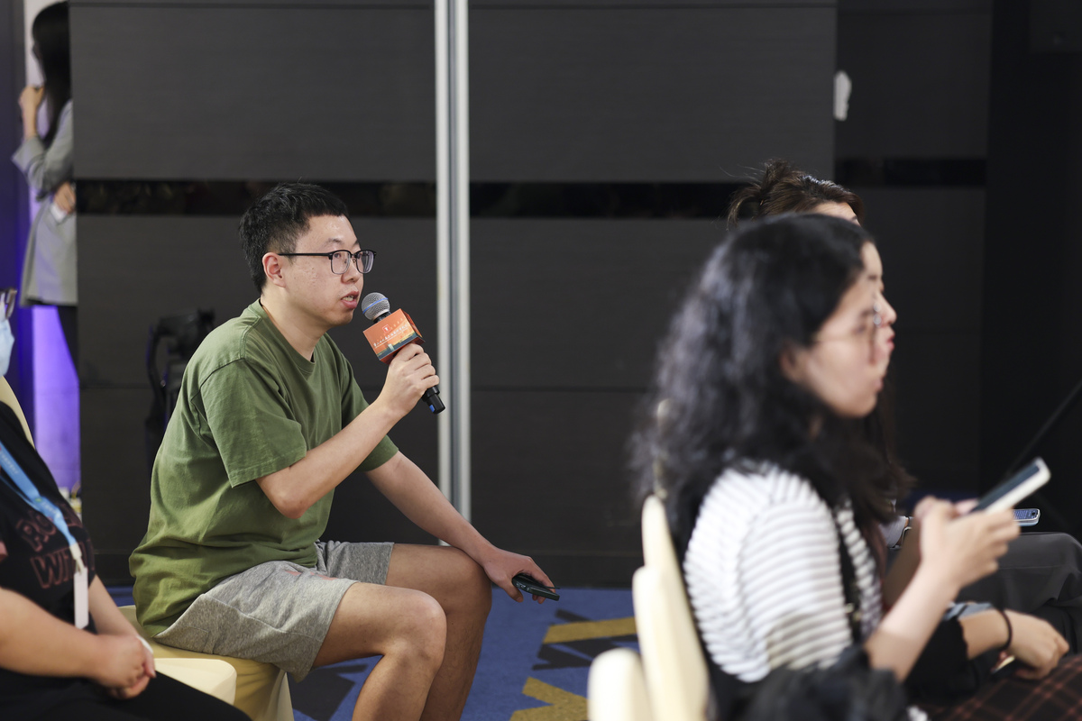 采访视频制作形式：深入了解嘉宾观点和态度