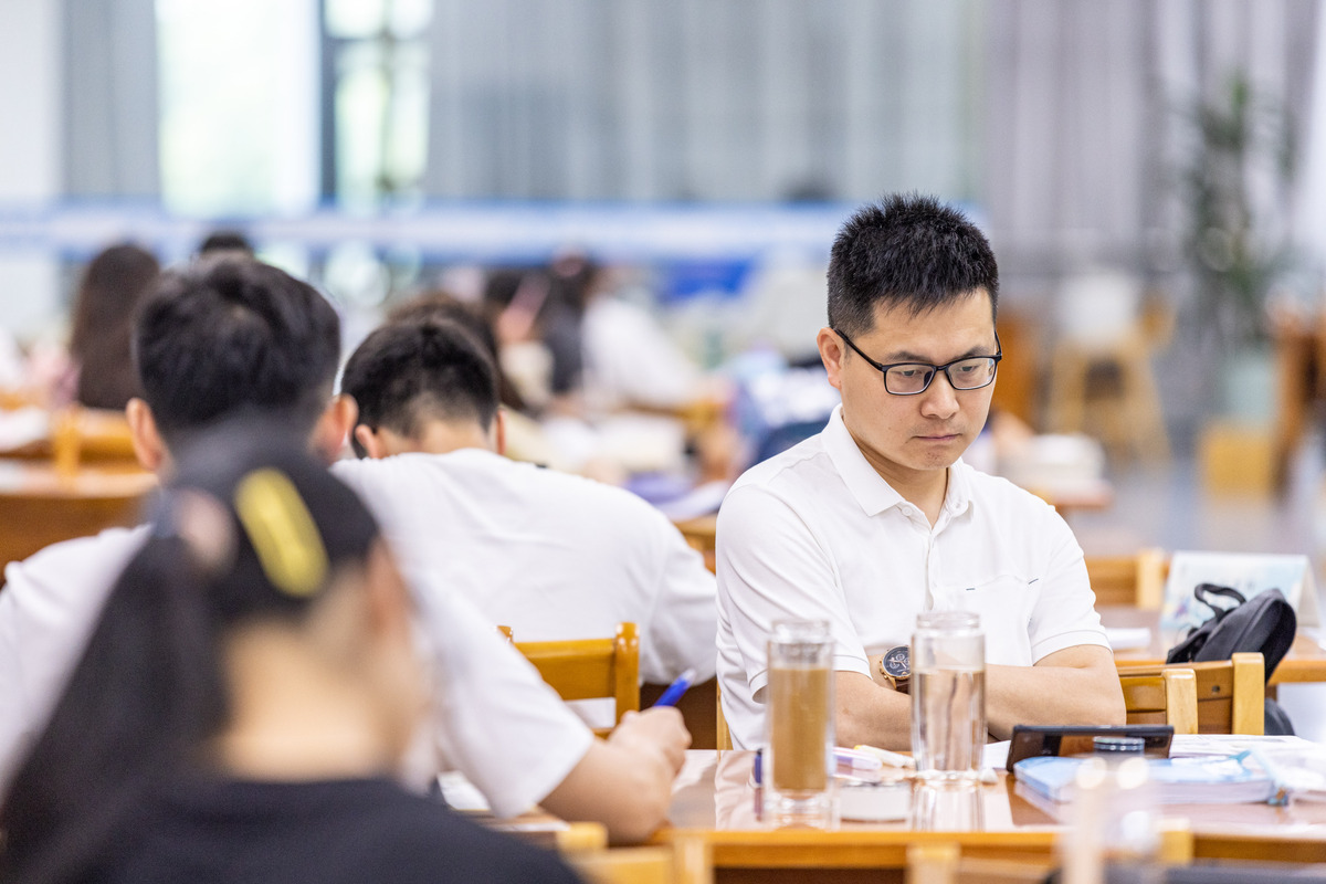 小学生图书多少钱一册合适帮我用210字详细描述