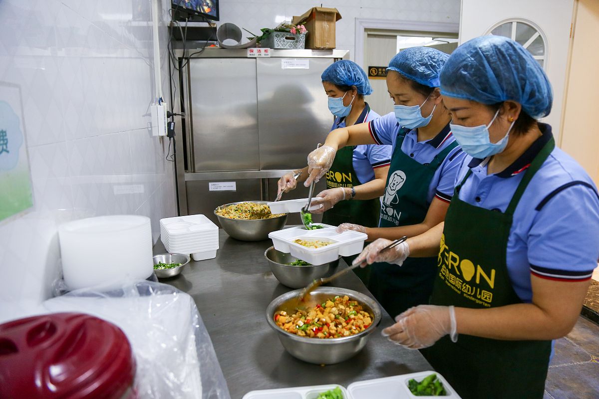 泸州市江南职业中学宿舍食堂环境如何