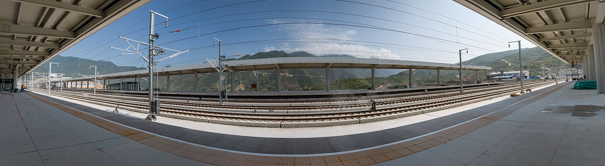 重庆巫山职业教育中心高铁乘务