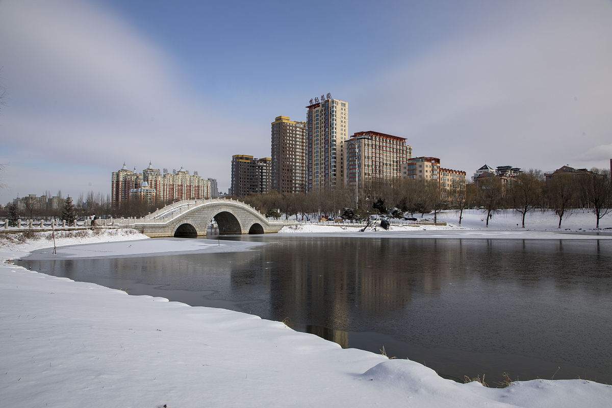 2021年11月23日,吉林市江滨公园雪后景观.