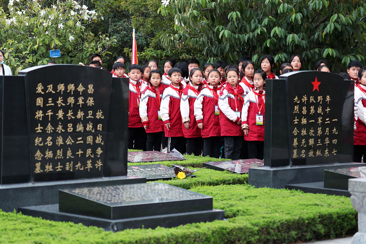 家乡的英雄：传承红色基因，铭记历史贡献
