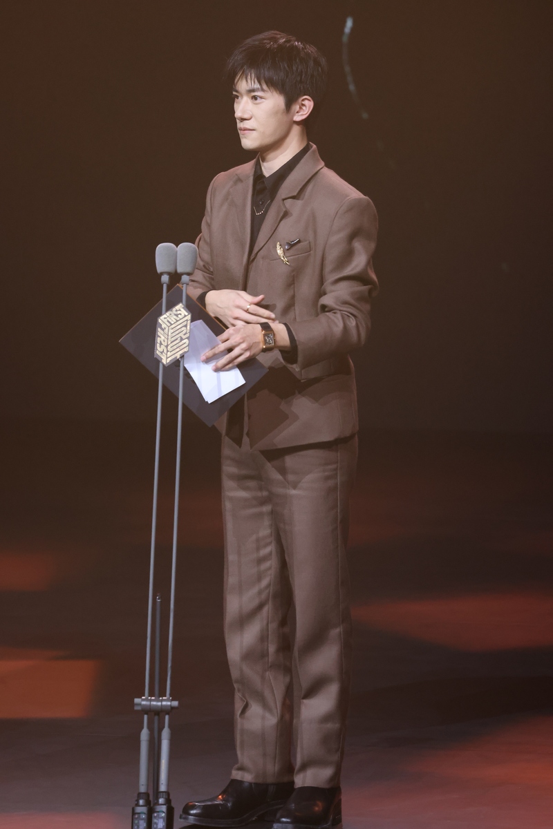 2024春晚节目单：王一博、易烊千玺、李宇春领衔，周杰伦云端献唱？