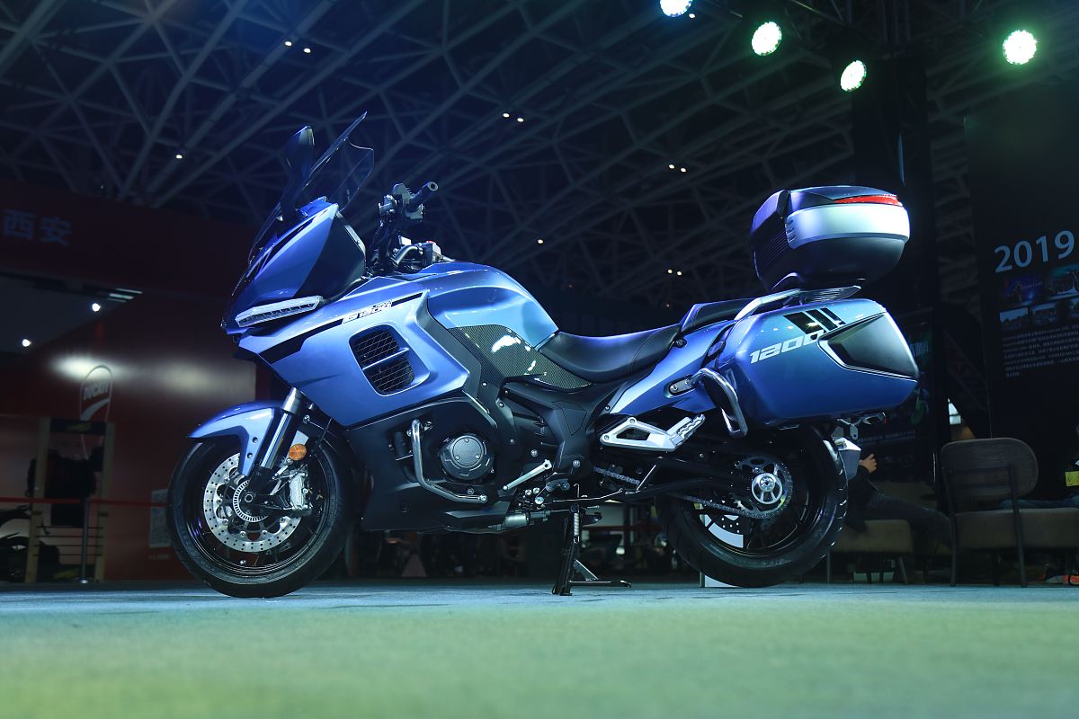 贝纳利502x摩托车