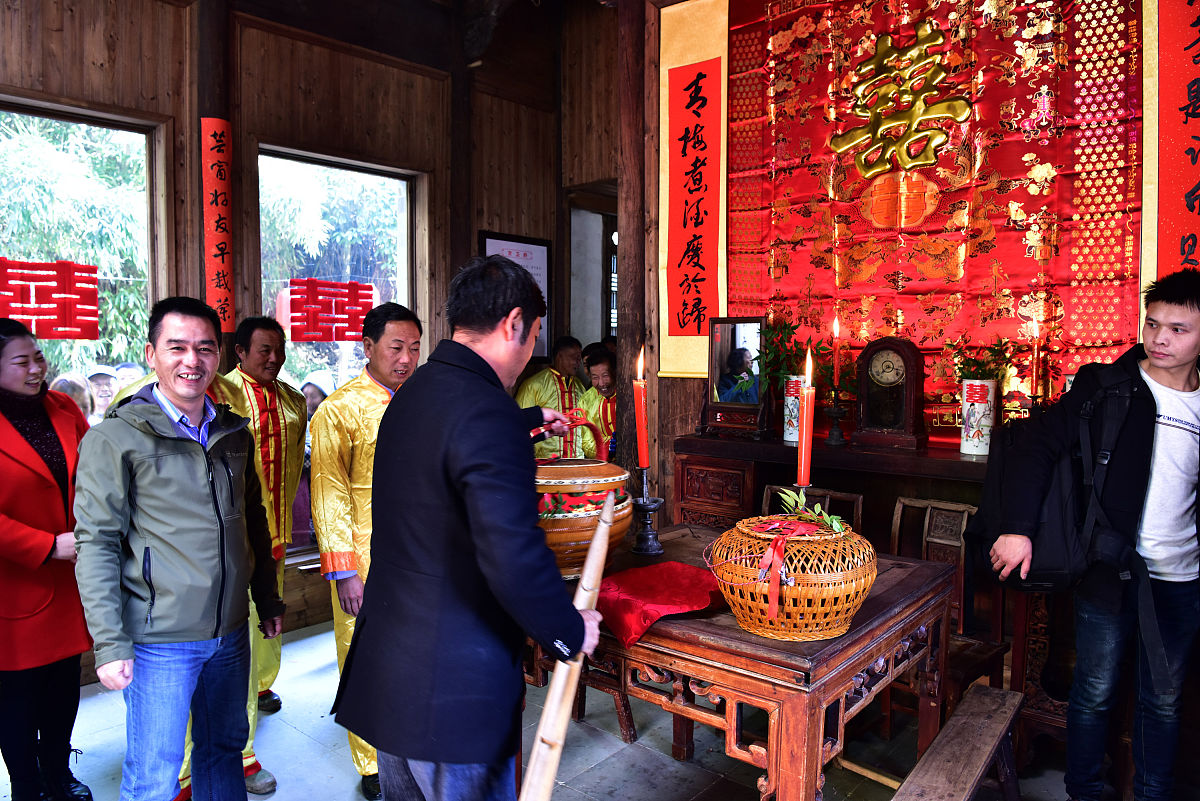 宗祠祭祖跟宗亲讲几句好话怎么说？